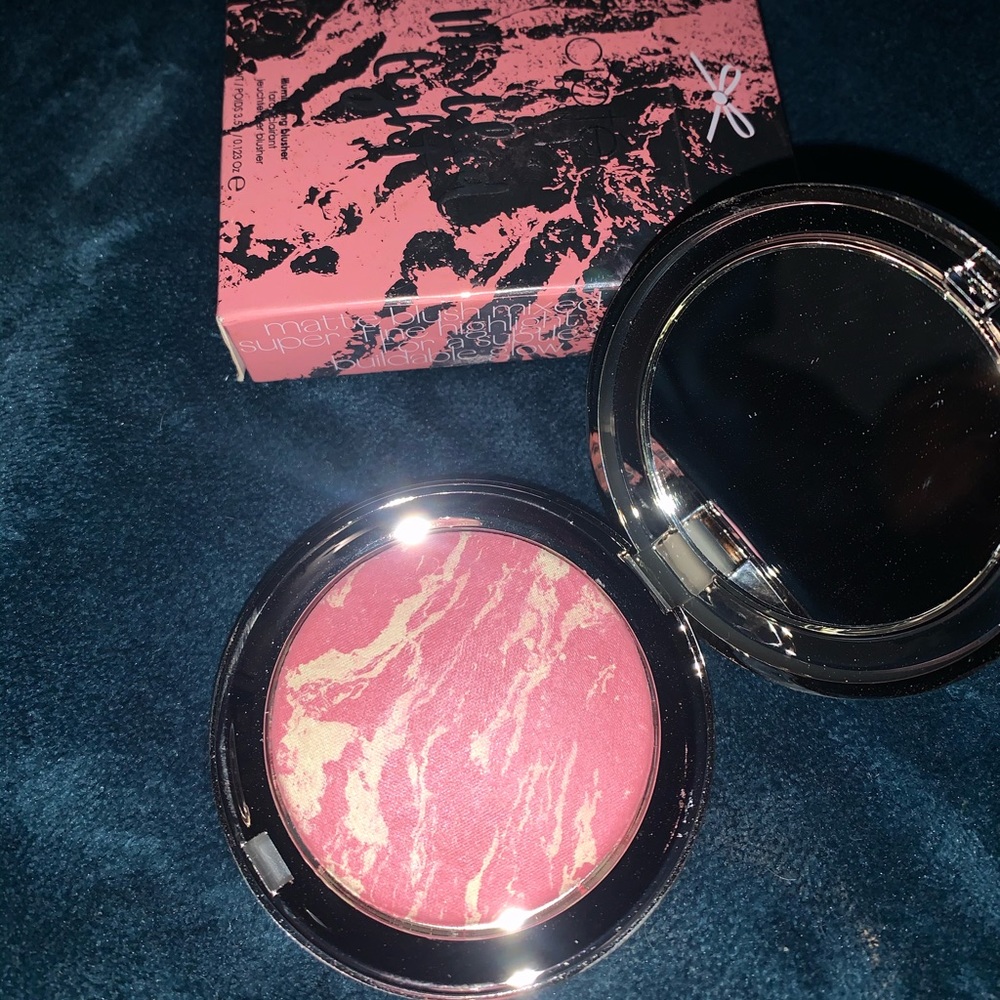 Viste marbled light illuminating blusher